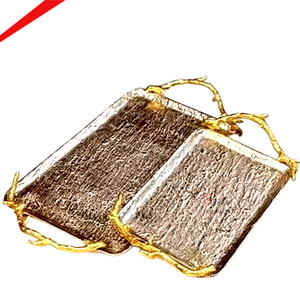 Plateau de service moderne en métal martelé argenté de qualité supérieure, écologique, avec poignée en forme de branche dorée, idéal pour le Ramadan, les mariages, les aliments et les collations - Product Image 1