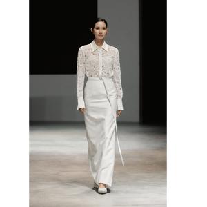 Nuevas blusas y camisas elegantes ODM LUSTROUS VEIL SHIRT para mujer, transpirables, de Vietnam. - Product Image 1