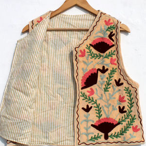 Gilet sans manches pour femme le plus vendu, veste en velours brodée à la main style Suzani, gilet court à l'aspect vintage - Product Image 1