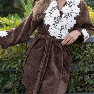 Albornoz de Lujo para Mujer, Elegante y Discreto, con Nombre Bordado Personalizado, Suave, para Spa, Regalo de Boda para Novia o Dama de Honor, 100% Algodón Peinado Premium - Product Image 2