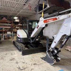 Miniexcavadora Bobcat E35 de uso pesado, excavadora compacta confiable para demolición, paisajismo y excavación. - Product Image 2