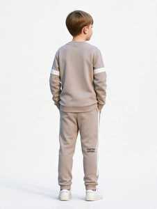 ONETEN APPAREL Conjunto Deportivo para Niños, Sudadera con Capucha Beige, Diseño Color Block, Ropa Deportiva de Invierno, Pantalones Deportivos de Spandex, Atuendo Casual para Niños - Product Image 3