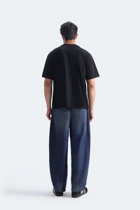 เสื้อยืดคอกลมสีดำพิมพ์ลายกราฟิกแขนสั้นทรงปกติผ้าฝ้ายแท้ 100% หนานุ่มพิเศษสำหรับผู้ชาย - Product Image 4