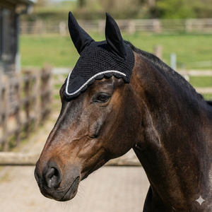 Voile anti-mouches pour cheval noir en crochet de haute qualité, confortable, avec bordure en corde argentée, protège-oreilles doux, bonnet équestre fait main - Product Image 2