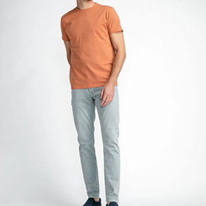 เสื้อยืดผู้ชายสีส้ม ทรงปกติ ผ้าโพลีเอสเตอร์/คอตตอน ระบายอากาศได้ดี แขนสั้น คอกลม ลำลอง สีพื้น ผ้าเจอร์ซีย์ถัก ทรงปกติ - Product Image 1