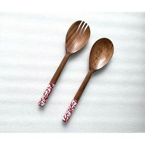 Ensemble de service à salade en acacia très demandé avec poignée émaillée, cuillère et fourchette à salade en bois, ustensiles de cuisine, couverts en bois - Product Image 1