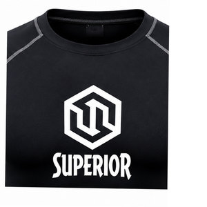 Camiseta de compresión de calidad profesional para mayor comodidad y soporte, que ayuda a mejorar la circulación, la recuperación muscular y la actividad física. - Product Image 6