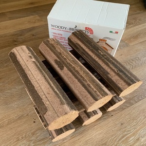 Briquettes de bois de qualité supérieure conçues pour une combustion propre, une forte puissance calorifique et des performances constantes dans les poêles et les cheminées - Product Image 2