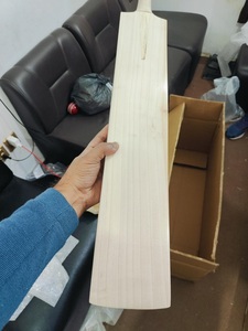 Bate de Críquet Personalizable de Alta Calidad para Hombre, Fabricado con Madera de Sauce Inglés de Primera Calidad, Granos de Sauce Maltado Seleccionados - Product Image 4