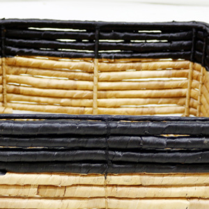ตะกร้าเก็บของทรงสี่เหลี่ยมจากผักตบชวา ทอมือสองสี สำหรับตกแต่งบ้าน - Product Image 5
