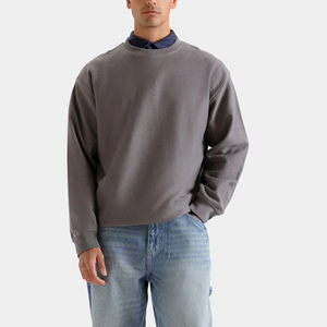 เสื้อพูลโอเวอร์ผ้าฟลีซหนานุ่มรุ่น "Core" สีแซนด์สโตน ทรงไหล่ตก ไม่มีเชือกผูก ดีไซน์เรียบหรู - Product Image 1