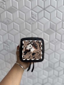 Étui à bijoux compact en cuir véritable au design personnalisé, cuir travaillé à la main vintage, fermeture à glissière, accessoire de rangement durable - Product Image 3