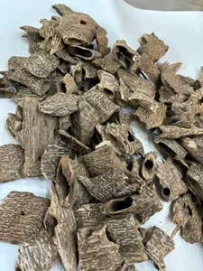 Venta al por mayor de chips de Oudh 100% puro de alta calidad cultivado en Vietnam, chips de madera de Oud del país vietnamita. - Product Image 2