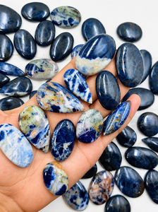 Cabujón de Sodalita Natural |   Piedras Preciosas Sueltas de Sodalita Azul, Pulimentadas, en Forma Ovalada y de Pera |   Piedras para la Fabricación de Joyería al por Mayor - Product Image 2
