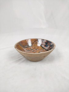 Bol pour animaux de compagnie en émail imprimé fait à la main, bol en bois, accent en résine, bol de service décoratif et fonctionnel par CRAFTING CRAFTS en solde - Product Image 2
