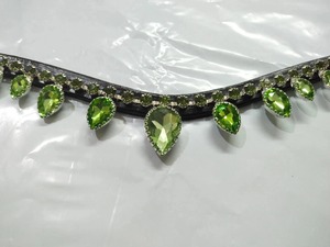 Bridelet en cristal vert clair magnifique, fabriqué en Inde, pour équipement de boulangerie équine, disponible au prix direct usine. - Product Image 1