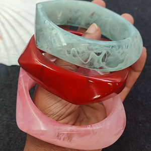 Brazalete de Resina de Estilo Clásico para Mujer, Brazalete de Diseño Único, Joyería de Moda a Precio de Mayoreo para Boutique y Tienda en Línea - Product Image 1