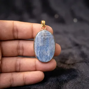 Pendentif en laiton avec kyanite naturelle, pierre précieuse bleue, fait main, pour la création de bijoux - Product Image 5