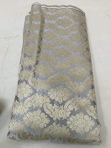Tissu en soie brodée indienne Banarasi, tissage jacquard doux, matériau pour la confection de robes, de lehengas et de saris - Product Image 4