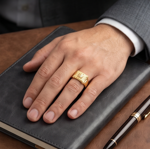 Anillo de Sello Clásico para Hombre DIVYORO, Chapado en Oro de 22k, con Grabado de Significado Religioso, para Ocasiones Conmemorativas y de Graduación - Product Image 3