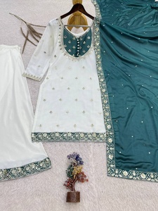Ensemble de salwar kameez traditionnel indien pour femmes, avec broderies, provenant d'un fournisseur indien. - Product Image 3