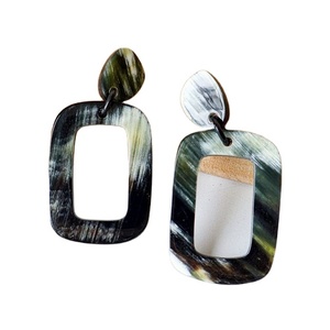 ต่างหูแฟชั่นที่หรูหราสำหรับทุกเพศเครื่องประดับเปลือกหอยมุก - Product Image 4