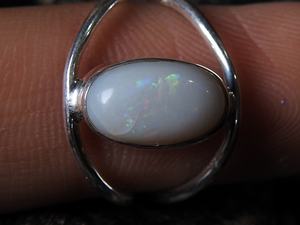 Bague de mariage en opale solide australienne sertie en bélière - Argent - Pierre de naissance d'octobre - Taille US 4.5 - Bijou fait main - Cadeau pour elle - Product Image 3