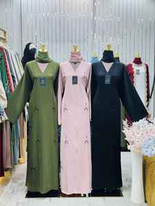 Robe Kaftan en Coton de Haute Qualité pour Femmes avec Tissu Doux et Respirant Coupe Ample pour Tenue Décontractée et de Soirée Tenue d'Été Confortable - Product Image 4