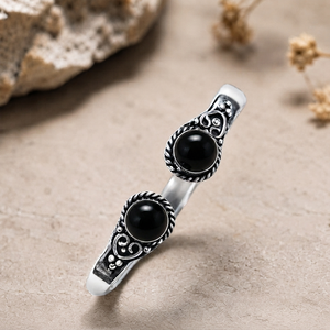 Bracelet décoratif unisexe classique en onyx noir Obsidian Grace, design en laiton plaqué argent/or, bijoux - Product Image 4