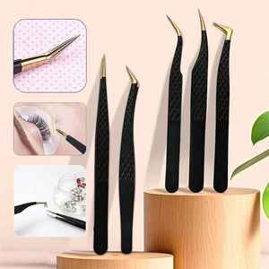 Pinzas de Acero Inoxidable para Extensión de Pestañas, Color Negro Premium con Puntas Doradas, Antideslizantes, Forma Personalizada, Pinzas para Volumen Ruso - Product Image 2