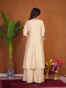 Ensemble de robe Anarkali en soie romaine élégante avec broderie multi-fils et travail manuel – Tenue de soirée - Product Image 6