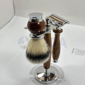 Kit de rasage de luxe avec rasoir de sécurité à double tranchant, brosse et support en bois – Ensemble de rasage professionnel pour barbier - Product Image 4