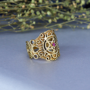 Anillo de pentagrama de turmalina rosa chapado en oro de 18 quilates |   Banda de Filigrana Mística Victoriana - Product Image 4