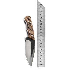 Cuchillo de caza de acero inoxidable con hoja de punta caída, borde serrado, mango marrón, grado industrial, para uso en exteriores. - Product Image 3