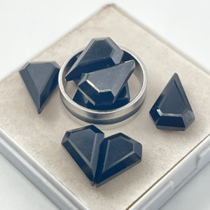 Ónix negro facetado de alta calidad AAA+, rodajas de ónix negro talladas en forma de diamante, piedras preciosas para la fabricación de joyas. - Product Image 1