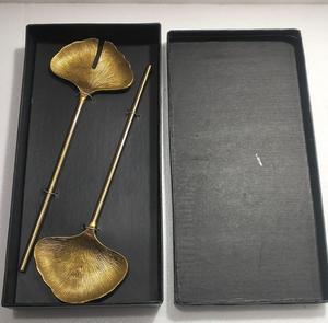 Ensemble de 2 saladiers en acier inoxydable Benedetta avec finition laiton antique et poignée à motif Benedetta en laiton - Product Image 3