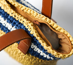 Sac à main tendance en macramé fait main pour femme – Style bohème avant-gardiste, durable avec fermeture éclair, idéal pour les festivals de musique et l'été - Product Image 5