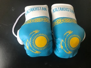 Mini-gants de boxe personnalisés de haute qualité pour accessoires de voiture, mini-drapeaux personnalisés, mini-gants de boxe pour porte-clés de voiture. - Product Image 3