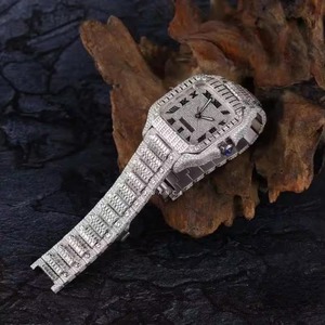 Montre à quartz de luxe pour femme, cadran carré analogique, chiffres romains, bracelet en acier inoxydable entièrement pavé de cristaux - Product Image 3