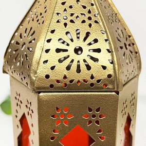 Farol de Vela Estilo Marroquí Único, Color Dorado y Ventana de Vidrio Rojo, Accesorios de Iluminación Decorativos para el Hogar y la Oficina - Product Image 4