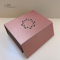 Boîte auto-élevable de luxe à fond plat avec fermeture magnétique, finition mate, design portable