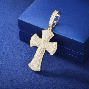 Pendentif Croix en Argent 925 et Moissanite - Bijou Chrétien Classique, Pendentif Croix Entièrement Sertie, Bijou de Foi Fait Main - Product Image 3