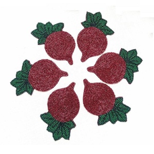 Juego de 4 Posavasos de Cuentas de Cristal Brillantes con Diseño de Cereza, Hechos a Mano con Técnica de Tejido, en Colores Rojo, Verde y Dorado, para Café, Bebidas, Mesa de Comedor y Hogar - Product Image 6