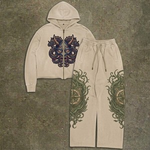 Ensemble de survêtements streetwear personnalisés pour hommes et garçons, comprenant un sweat à capuche ample et un pantalon empilé, effet délavé à l'acide, imprimé DTG, coupe courte et évasée - Product Image 4