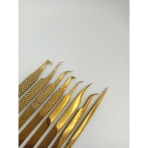 Pince à épiler professionnelle personnalisée plaquée or de précision, pointe lisse, origine Pakistan, modèle 776 pour salons de beauté et extensions de cils - Product Image 1