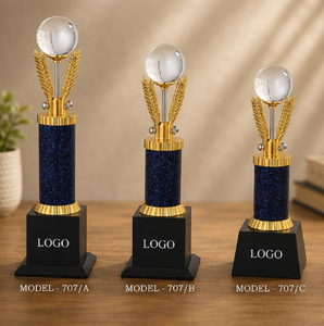 Statue élégante en métal moulé sous pression pour bureau, Dame gracieuse en forme de cadran, Trophée portable gravé au laser pour espace professionnel, Doré - Product Image 1