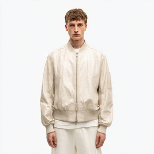 Veste en cuir de haute qualité, très élégante et stylée - Product Image 5