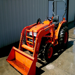 Tracteur Kubota L3400 fiable avec un puissant moteur diesel pour les travaux agricoles, les opérations agricoles et les tâches lourdes - Product Image 4