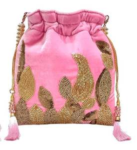 Pochette en soie rose faite à la main avec broderie dorée à motif floral, cordon de serrage et pompon, sac de décoration de mariage - Product Image 1