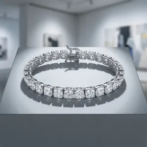 Bracelet moderne minimaliste en diamants cultivés en laboratoire en or 14 carats - Product Image 1